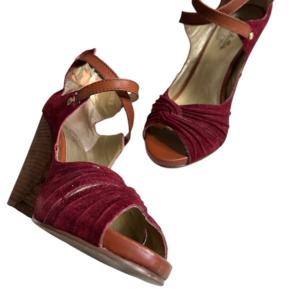 Vintage 1990's Seychelles Suede Vintagey Pin Up Peep Toe Heels. - Picture 2 of 9